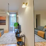 Spacious Apartment With Patio At Historic Center
