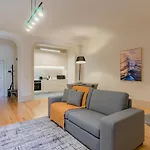 Spacious Apartment With Patio At Historic Center