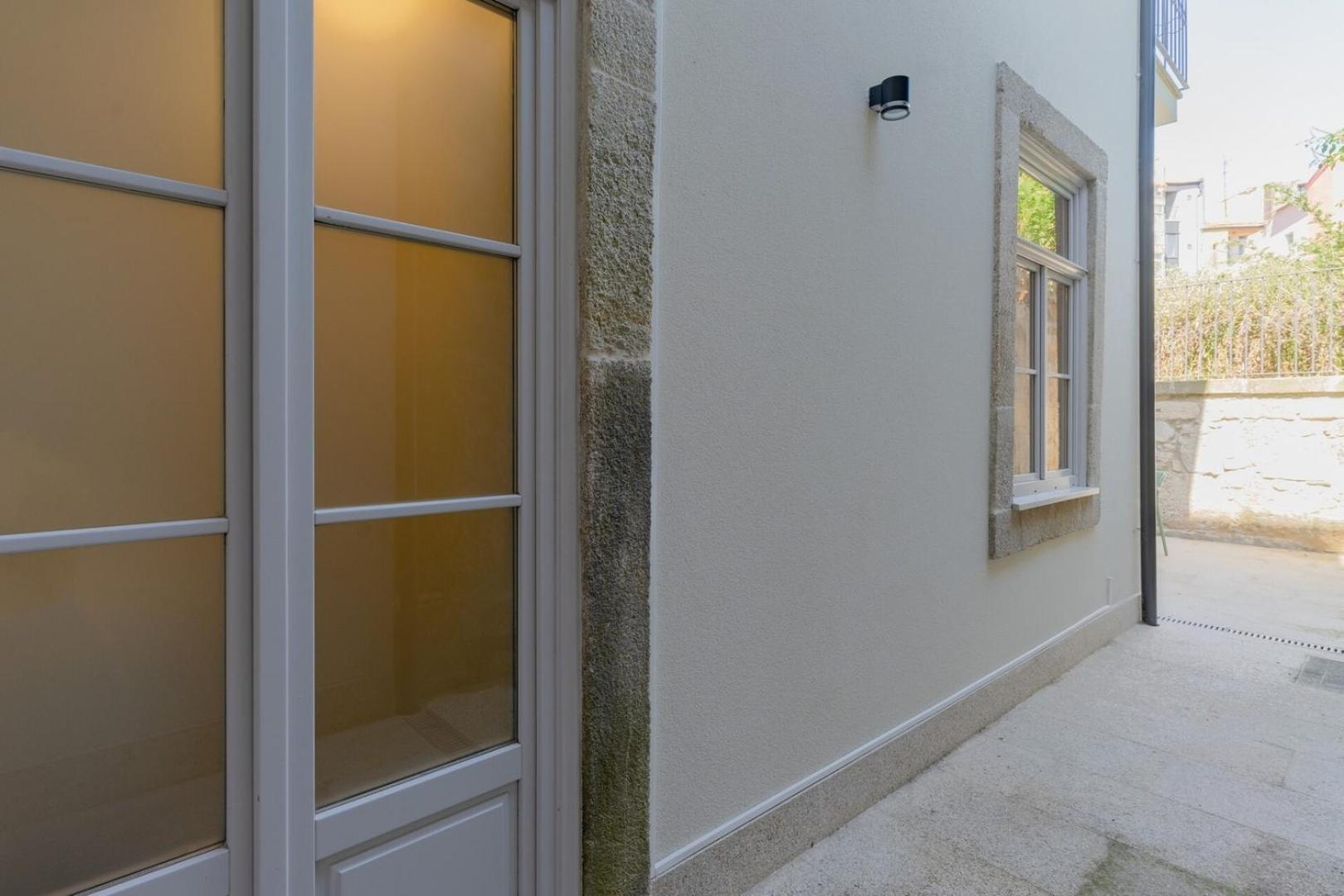 Tenda de luxo Spacious With Patio At Historic Center Porto