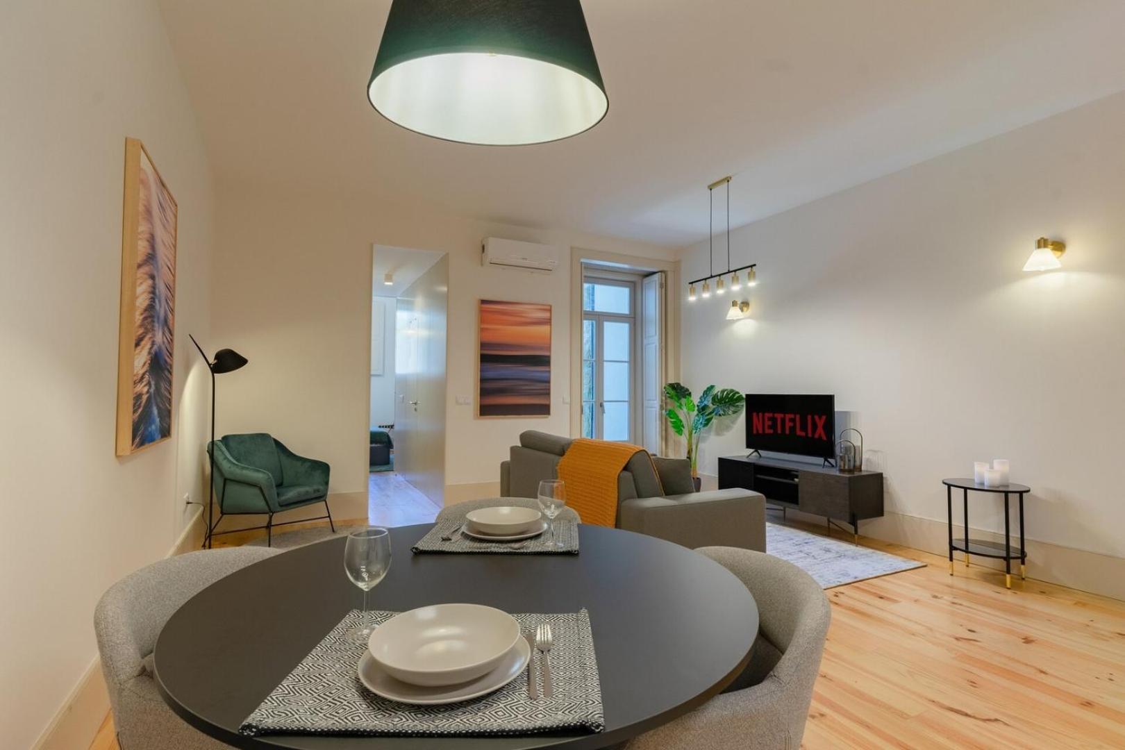 Spacious With Patio At Historic Center *
