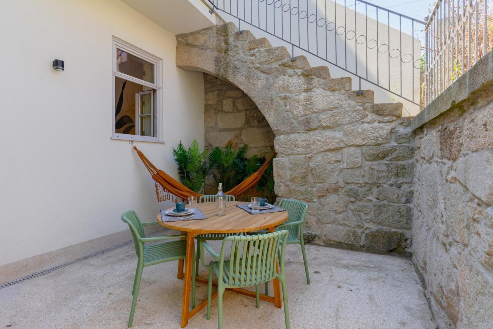 Spacious With Patio At Historic Center *
